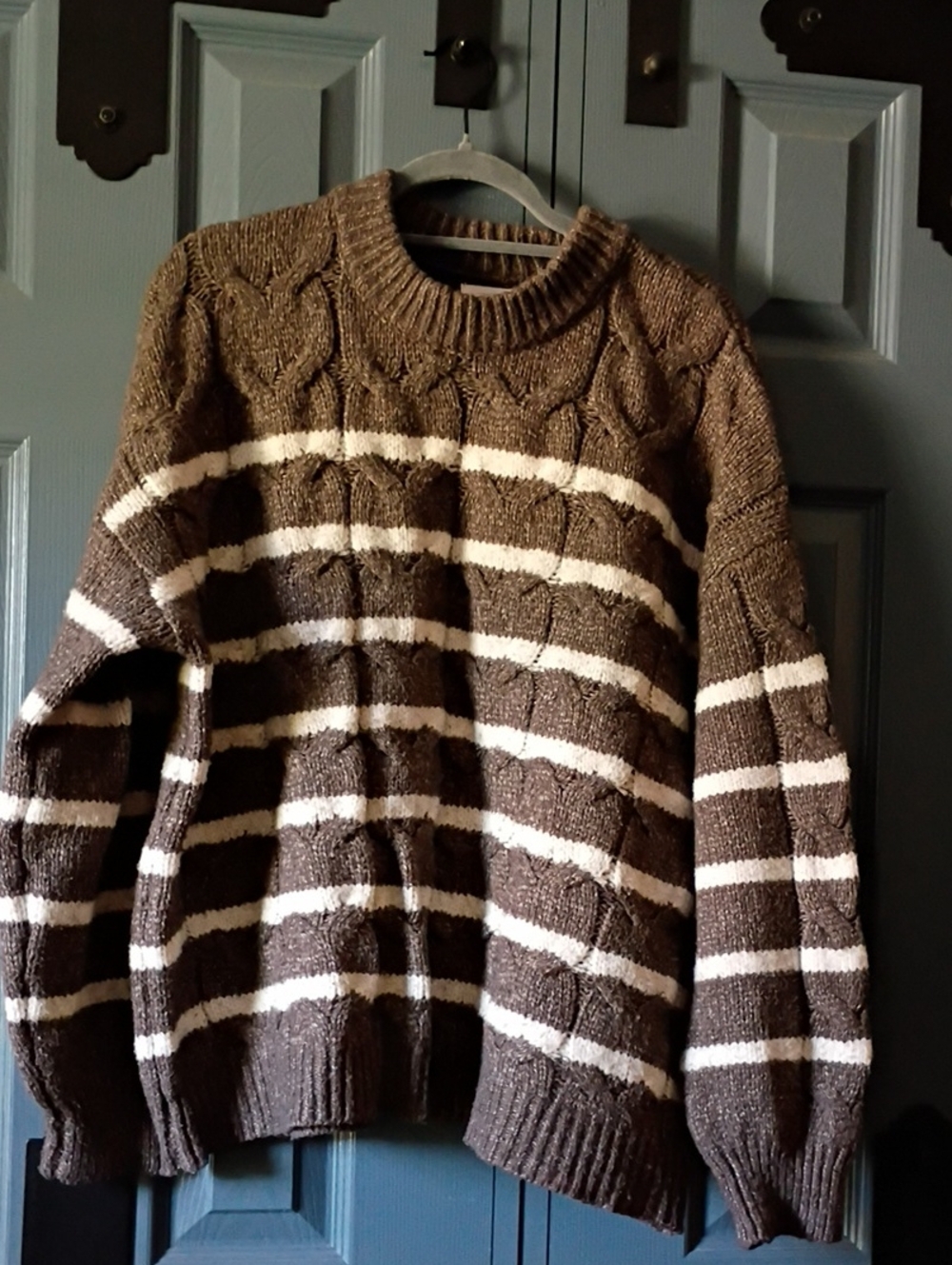 Crewneck Striped Cable Knit Sweater - Brown & White